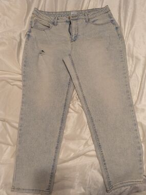 Time and Tru Light Wash Boyfriend Jeans